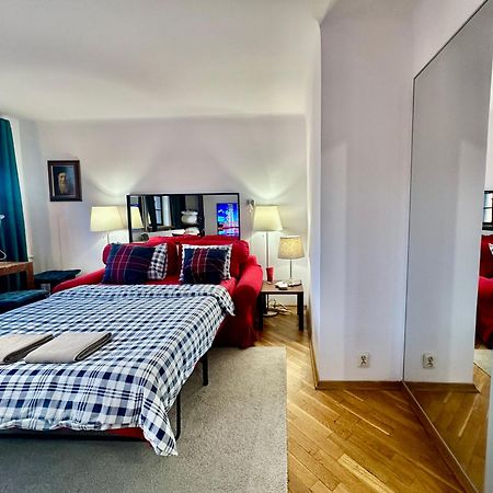 OLD TOWN Best View WiFi 300 Mb/s Huge screen Netflix AppleTV AmazonTV Warschau Buitenkant foto