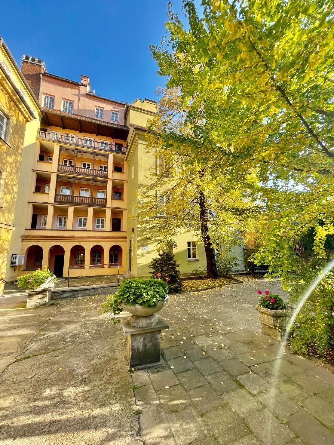 OLD TOWN Best View WiFi 300 Mb/s Huge screen Netflix AppleTV AmazonTV Warschau Buitenkant foto