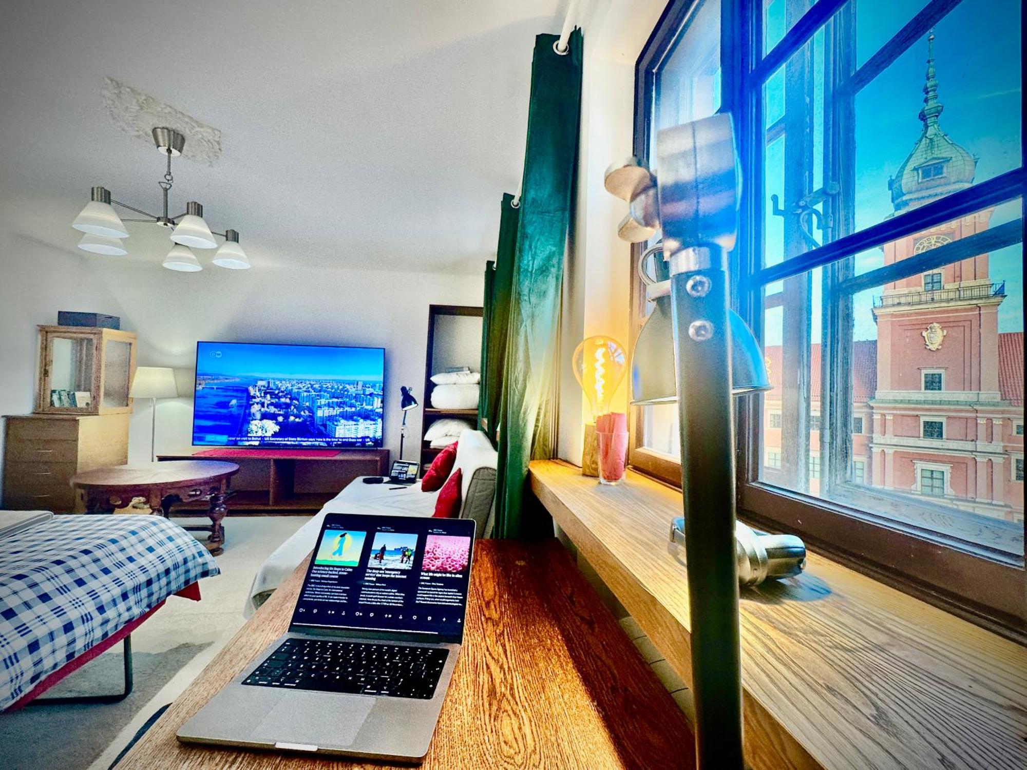 OLD TOWN Best View WiFi 300 Mb/s Huge screen Netflix AppleTV AmazonTV Warschau Buitenkant foto