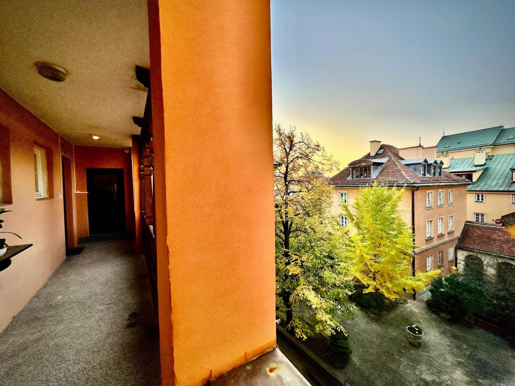 OLD TOWN Best View WiFi 300 Mb/s Huge screen Netflix AppleTV AmazonTV Warschau Buitenkant foto