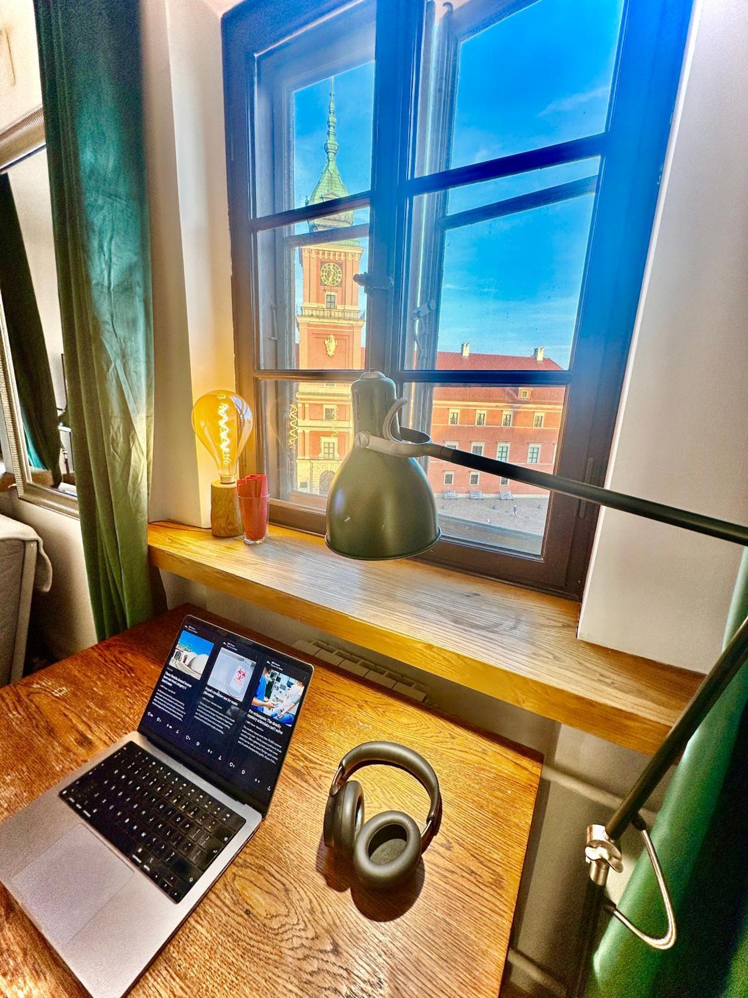 OLD TOWN Best View WiFi 300 Mb/s Huge screen Netflix AppleTV AmazonTV Warschau Buitenkant foto