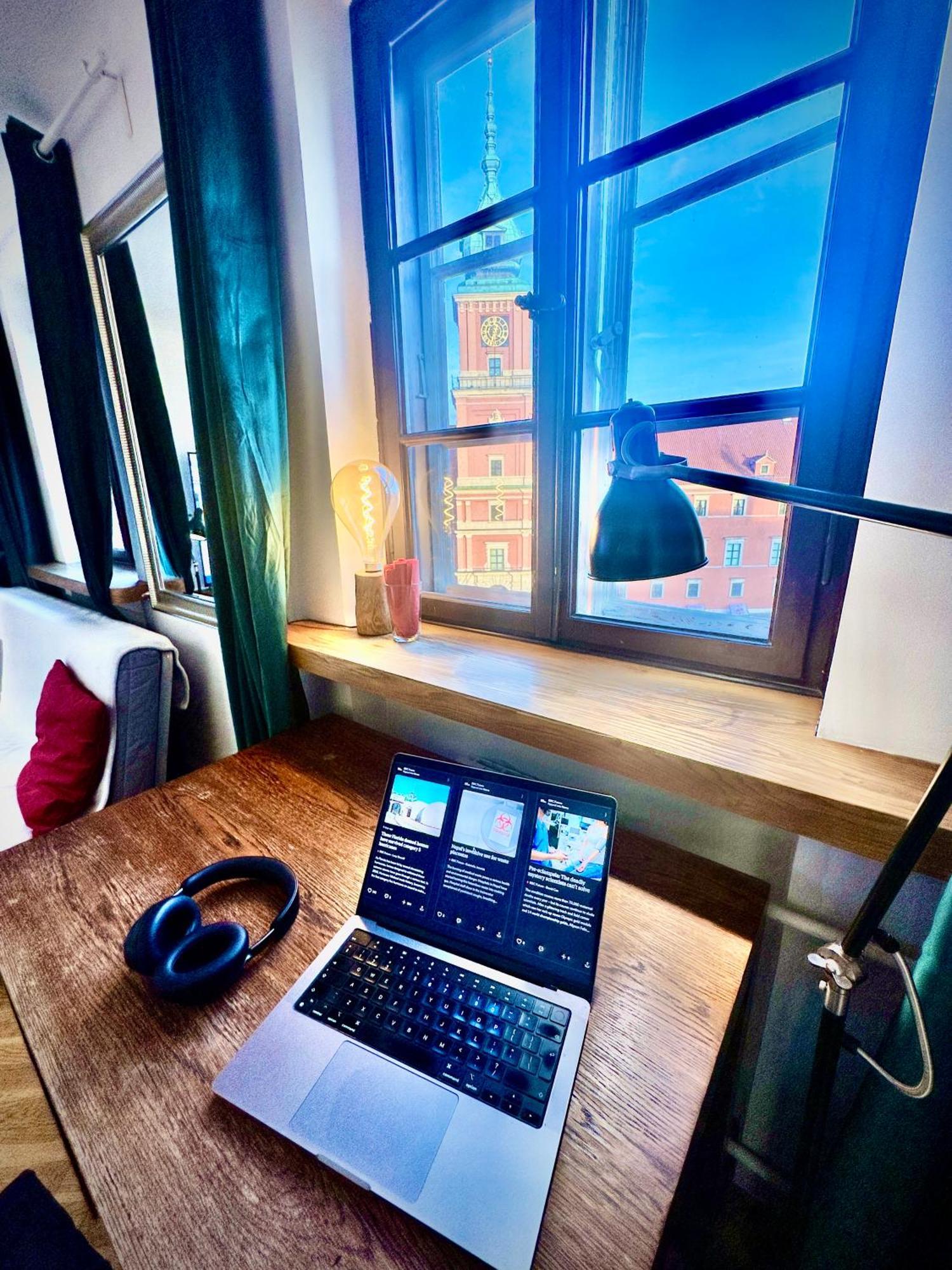 OLD TOWN Best View WiFi 300 Mb/s Huge screen Netflix AppleTV AmazonTV Warschau Buitenkant foto