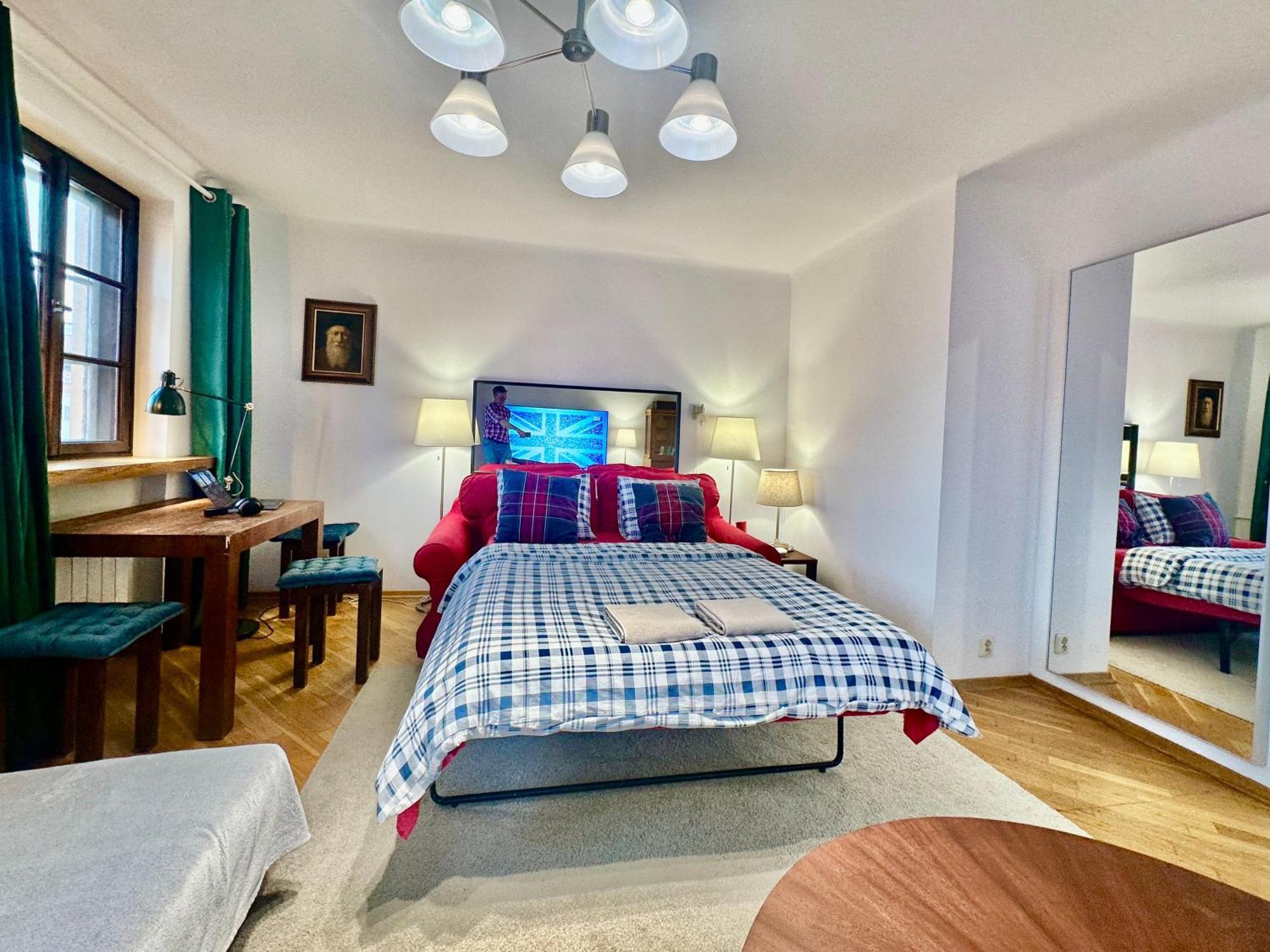 OLD TOWN Best View WiFi 300 Mb/s Huge screen Netflix AppleTV AmazonTV Warschau Buitenkant foto