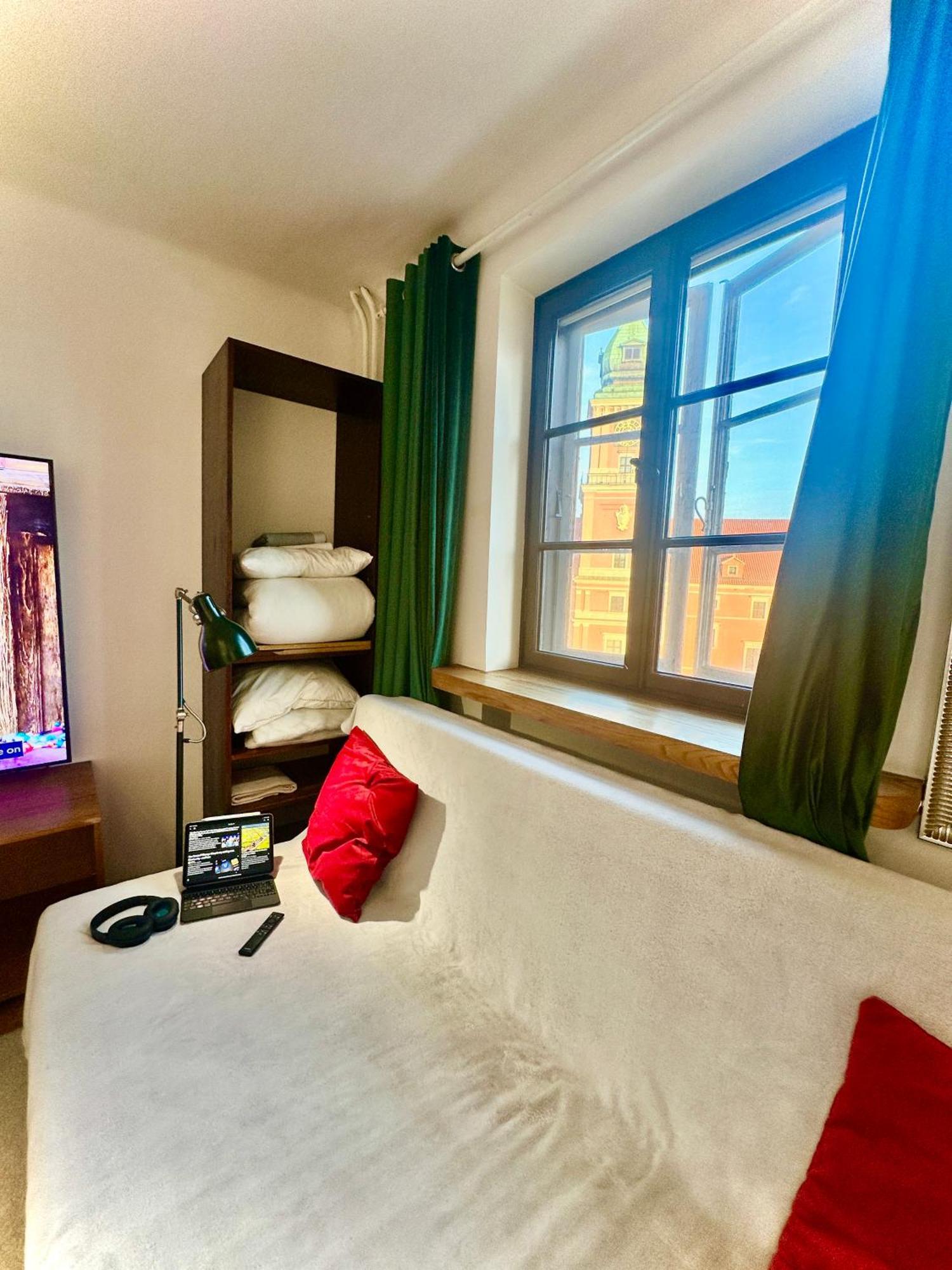 OLD TOWN Best View WiFi 300 Mb/s Huge screen Netflix AppleTV AmazonTV Warschau Buitenkant foto