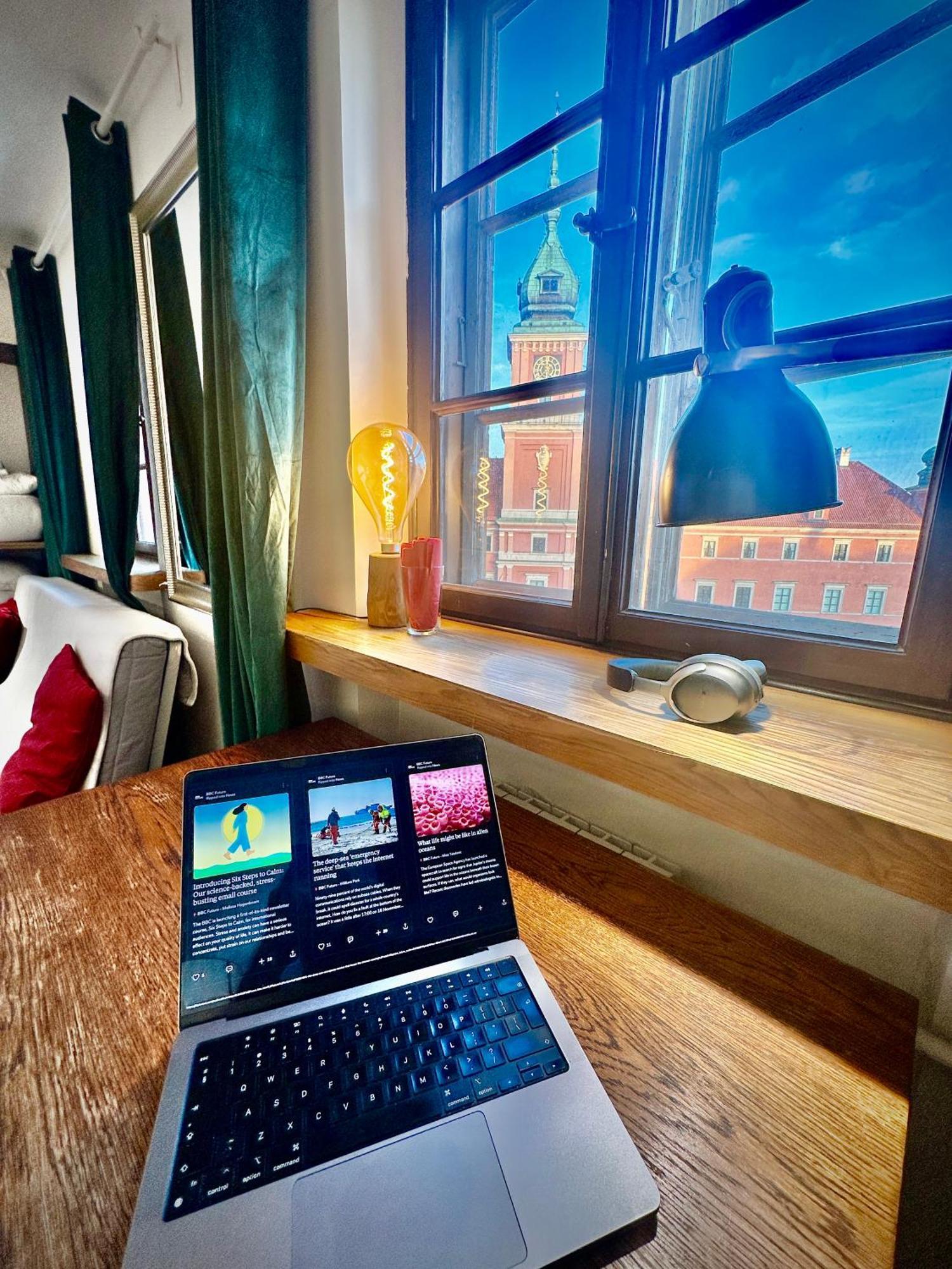 OLD TOWN Best View WiFi 300 Mb/s Huge screen Netflix AppleTV AmazonTV Warschau Buitenkant foto