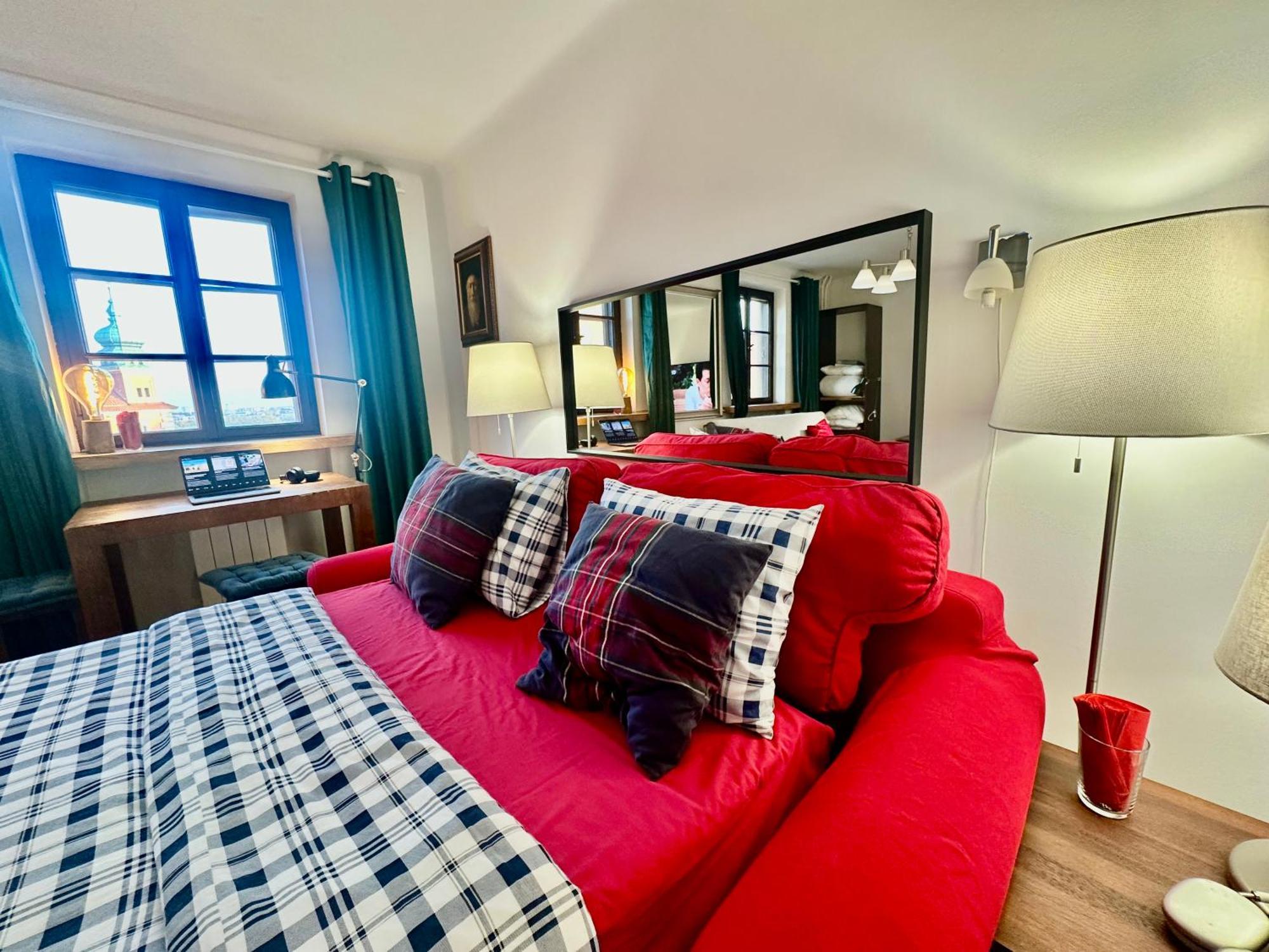 OLD TOWN Best View WiFi 300 Mb/s Huge screen Netflix AppleTV AmazonTV Warschau Buitenkant foto