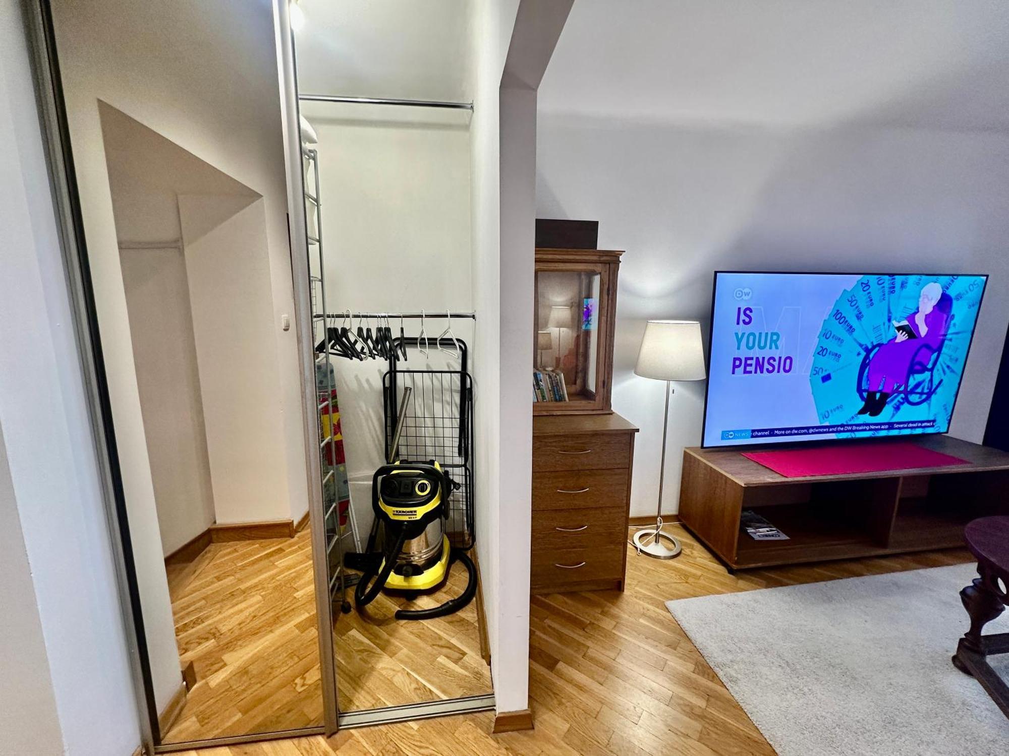 OLD TOWN Best View WiFi 300 Mb/s Huge screen Netflix AppleTV AmazonTV Warschau Buitenkant foto