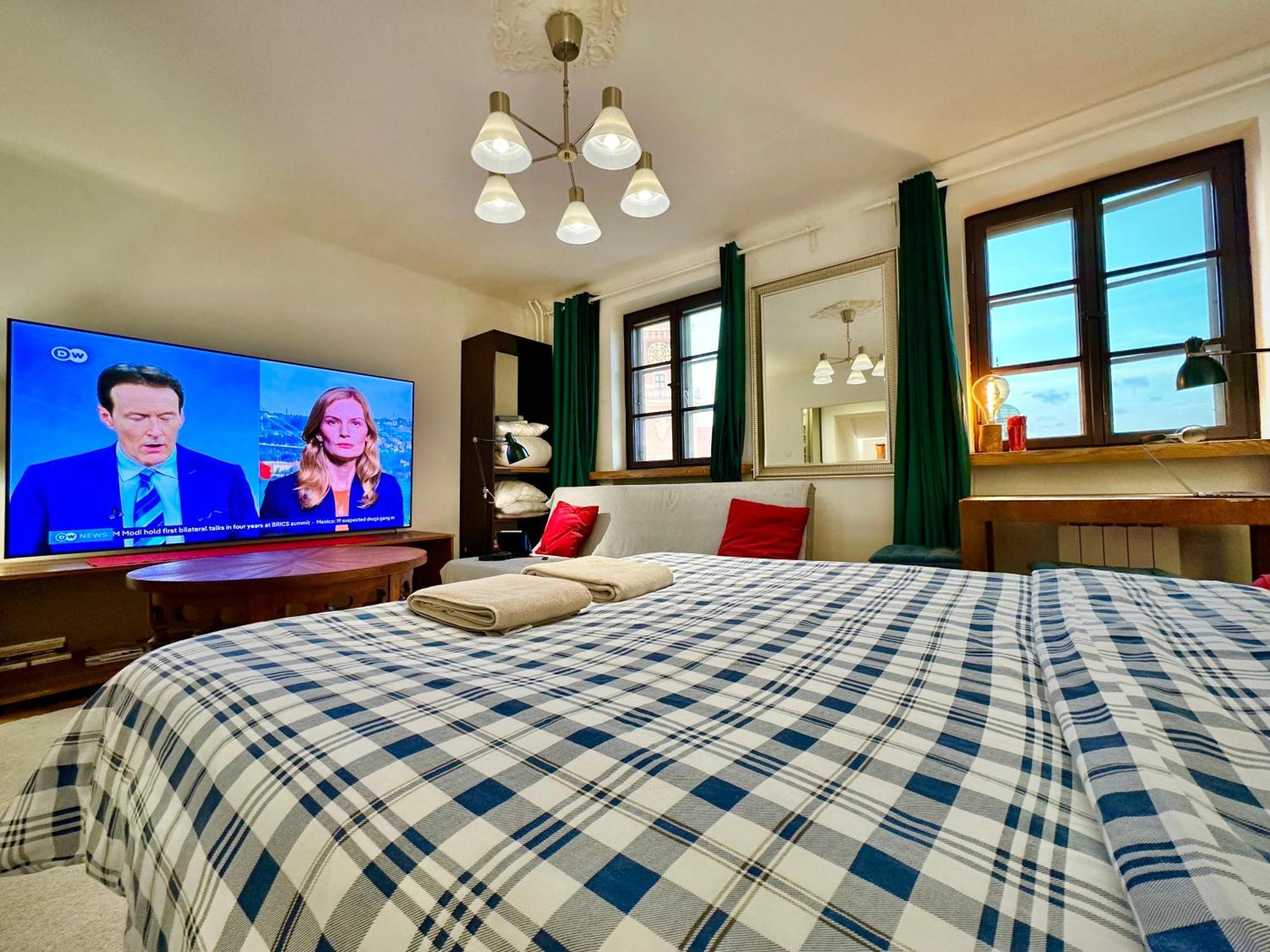 OLD TOWN Best View WiFi 300 Mb/s Huge screen Netflix AppleTV AmazonTV Warschau Buitenkant foto