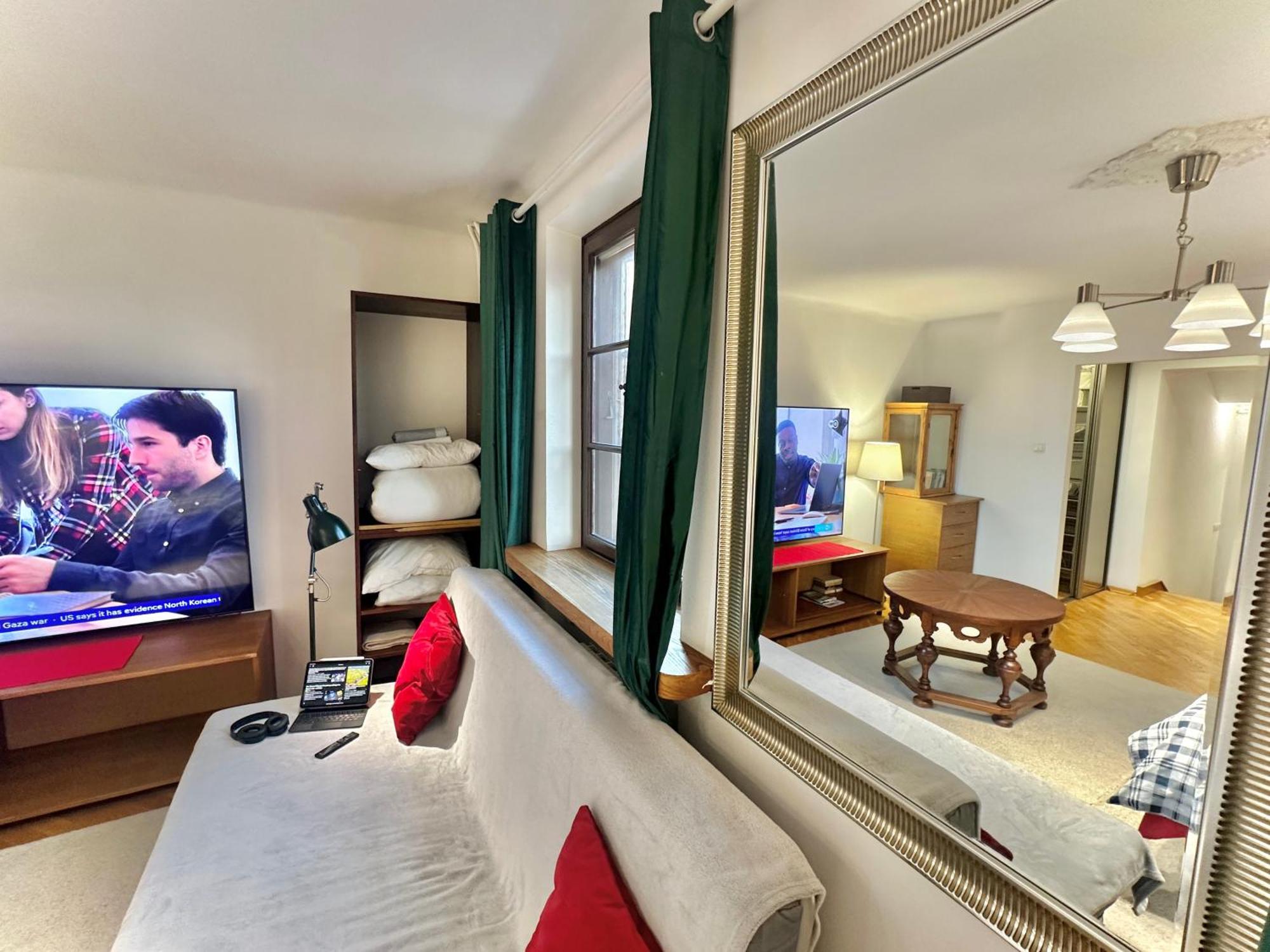 OLD TOWN Best View WiFi 300 Mb/s Huge screen Netflix AppleTV AmazonTV Warschau Buitenkant foto